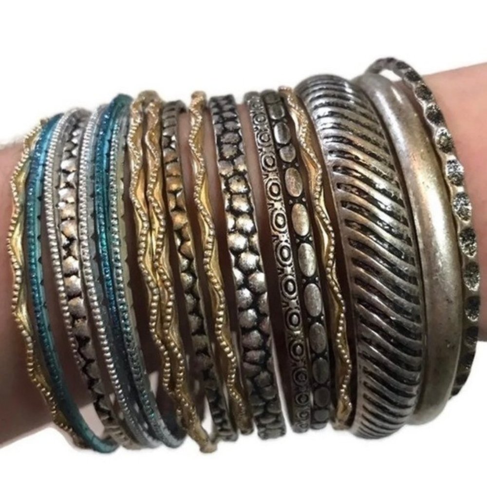 Set of 18 metal bracelet bangels blue gold silver